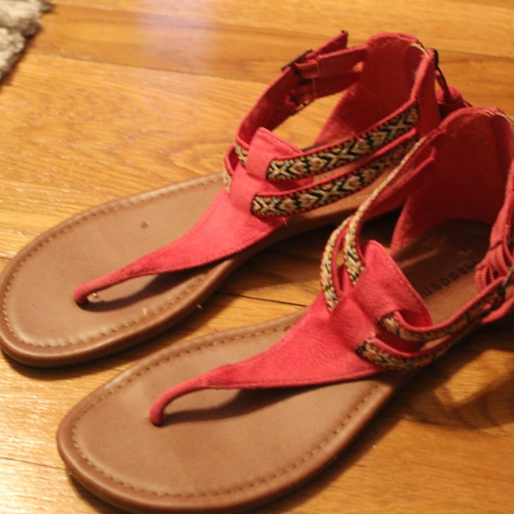🎀MADDEN GIRL🎀 Pink Zip-Back Tassel Sandals